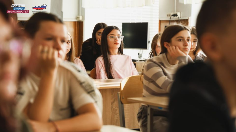 Школьникам Запорожской области рассказали, почему важно знать и соблюдать закон Школьникам Запорожской области рассказали, почему важно знать и соблюдать закон
