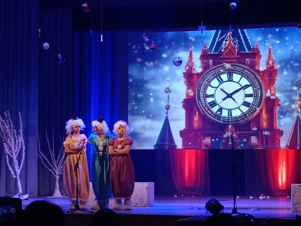 "Снежная сказка". Сегодня в Областном центре искусств и народного творчества учащиеся театрального отделения Детской школы искусств представили зрителям свой новый спектакль – "Снежная сказка". И это было не просто... "Снежная сказка". Сегодня в Областном центре искусств и народного творчества учащиеся театрального отделения Детской школы искусств представили зрителям свой новый спектакль – "Снежная сказка". И это было не просто...