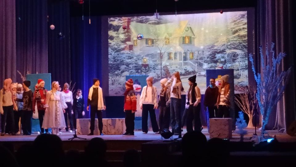 "Снежная сказка". Сегодня в Областном центре искусств и народного творчества учащиеся театрального отделения Детской школы искусств представили зрителям свой новый спектакль – "Снежная сказка". И это было не просто... "Снежная сказка". Сегодня в Областном центре искусств и народного творчества учащиеся театрального отделения Детской школы искусств представили зрителям свой новый спектакль – "Снежная сказка". И это было не просто...