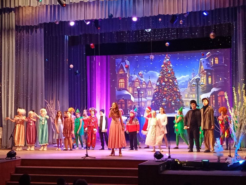 "Снежная сказка". Сегодня в Областном центре искусств и народного творчества учащиеся театрального отделения Детской школы искусств представили зрителям свой новый спектакль – "Снежная сказка". И это было не просто... "Снежная сказка". Сегодня в Областном центре искусств и народного творчества учащиеся театрального отделения Детской школы искусств представили зрителям свой новый спектакль – "Снежная сказка". И это было не просто...