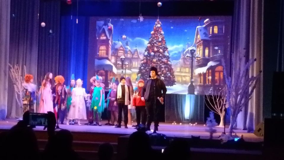 "Снежная сказка". Сегодня в Областном центре искусств и народного творчества учащиеся театрального отделения Детской школы искусств представили зрителям свой новый спектакль – "Снежная сказка". И это было не просто... "Снежная сказка". Сегодня в Областном центре искусств и народного творчества учащиеся театрального отделения Детской школы искусств представили зрителям свой новый спектакль – "Снежная сказка". И это было не просто...