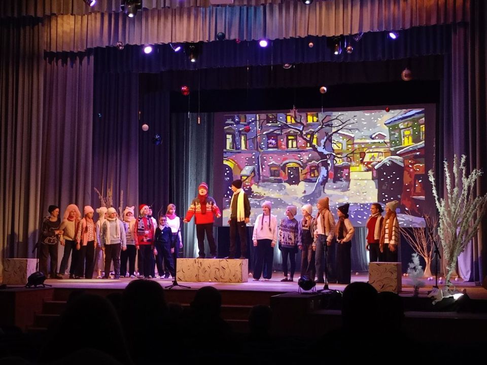 "Снежная сказка". Сегодня в Областном центре искусств и народного творчества учащиеся театрального отделения Детской школы искусств представили зрителям свой новый спектакль – "Снежная сказка". И это было не просто... "Снежная сказка". Сегодня в Областном центре искусств и народного творчества учащиеся театрального отделения Детской школы искусств представили зрителям свой новый спектакль – "Снежная сказка". И это было не просто...