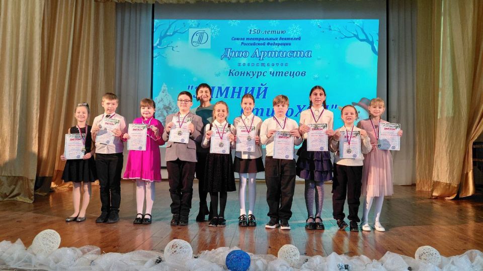 Зимний СтихоХОД: юные таланты покоряют сцену! Зимний СтихоХОД: юные таланты покоряют сцену!