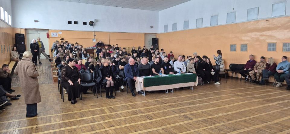 � ����� � 4 ���������� ��������� �������� ������� �����, ����, � � ������� ������