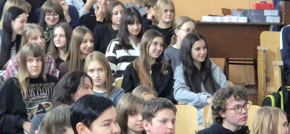 � ����� � 4 ���������� ��������� �������� ������� �����, ����, � � ������� ������