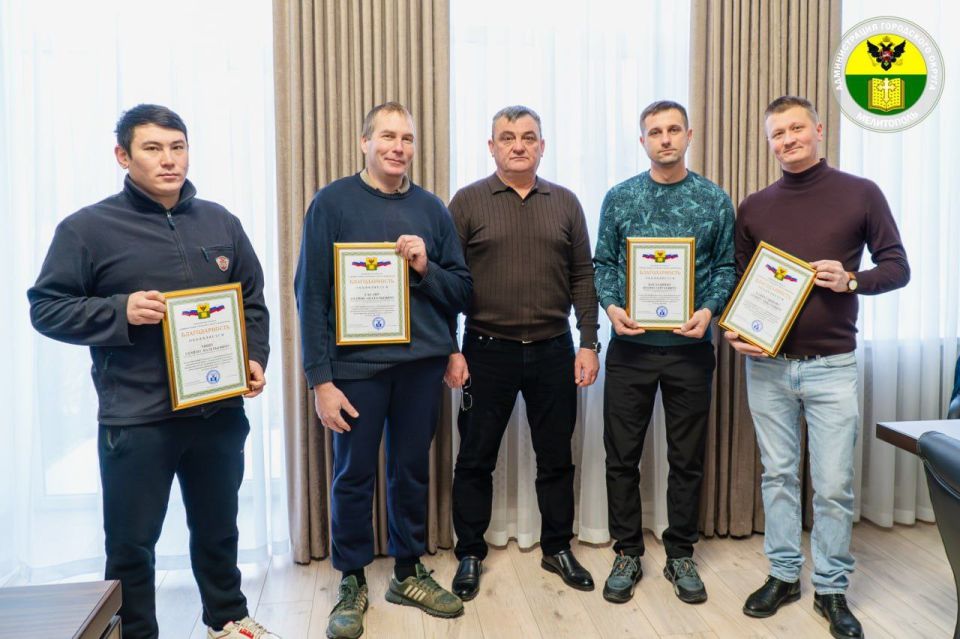 Сергей Золотарёв: Вручил благодарности бригаде специалистов из нашего региона-шефа — Архангельской области, которые принимают непосредственное участие в ликвидации аварий на коммунальных объектах городского округа Мелитополь