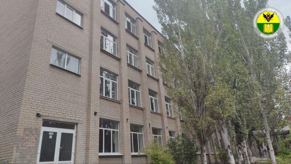 В Мелитополе стартовал капитальный ремонт школы № 15 на ул. Гризодубовой, 49. Учреждение включено в федеральную программу «Модернизация школьных систем образования»