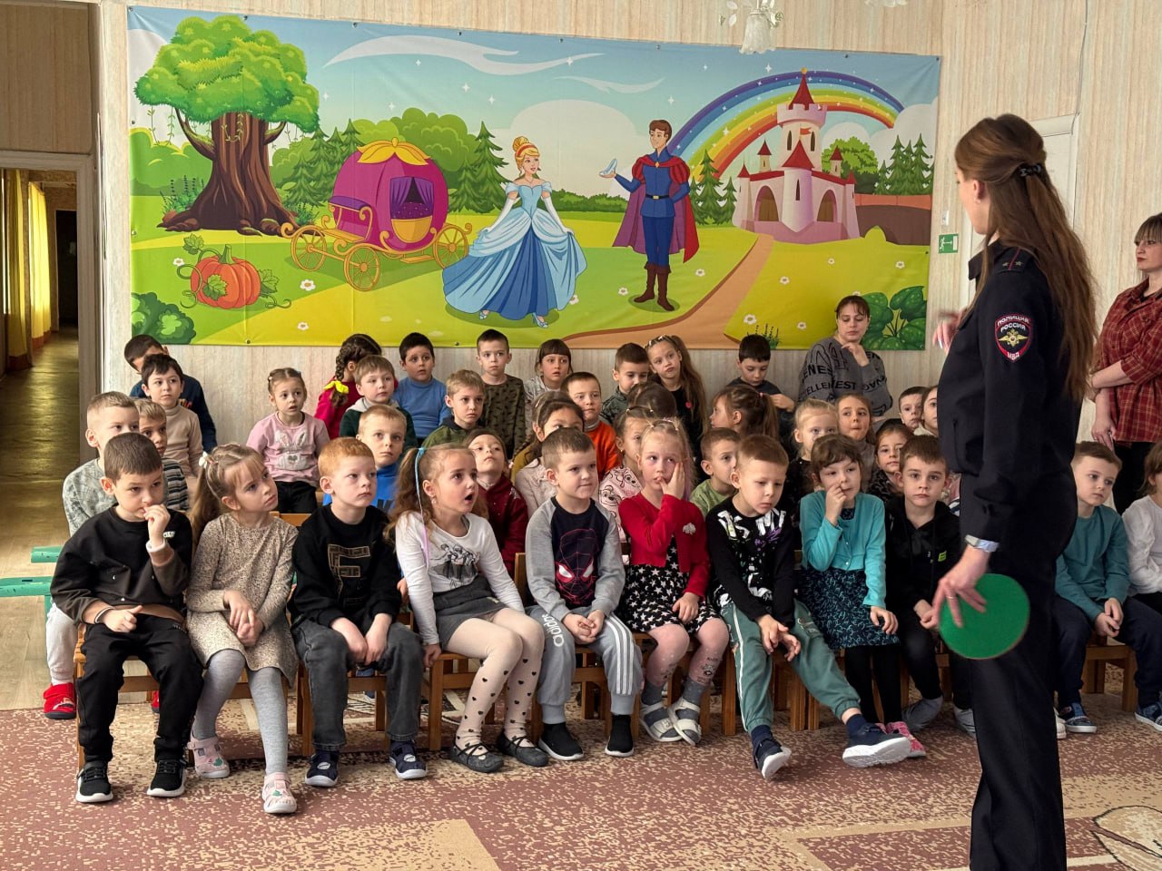 Сотрудники Госавтоинспекции города Мелитополя провели увлекательное мероприятие в Детском саде № 38, приуроченное Дню изобретения автомобиля Сотрудники Госавтоинспекции города Мелитополя провели увлекательное мероприятие в Детском саде № 38, приуроченное Дню изобретения автомобиля