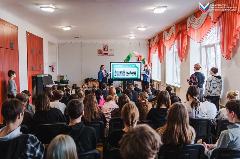 «Волонтёры Победы» провели Всероссийский урок памяти «Сталинградская битва» в Мелитопольской школе №25 «Волонтёры Победы» провели Всероссийский урок памяти «Сталинградская битва» в Мелитопольской школе №25