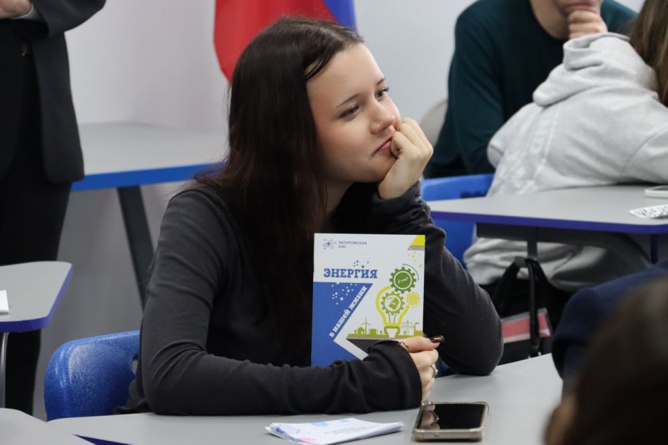 Мелитопольский Кадровый центр познакомил учеников «Атомкласса» с перспективами работы на Запорожской АЭС Мелитопольский Кадровый центр познакомил учеников «Атомкласса» с перспективами работы на Запорожской АЭС