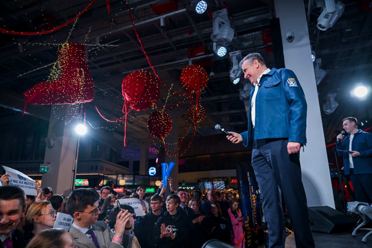 Леонид Слуцкий встретился со студентами: разговор без купюр о будущем молодёжи Леонид Слуцкий встретился со студентами: разговор без купюр о будущем молодёжи