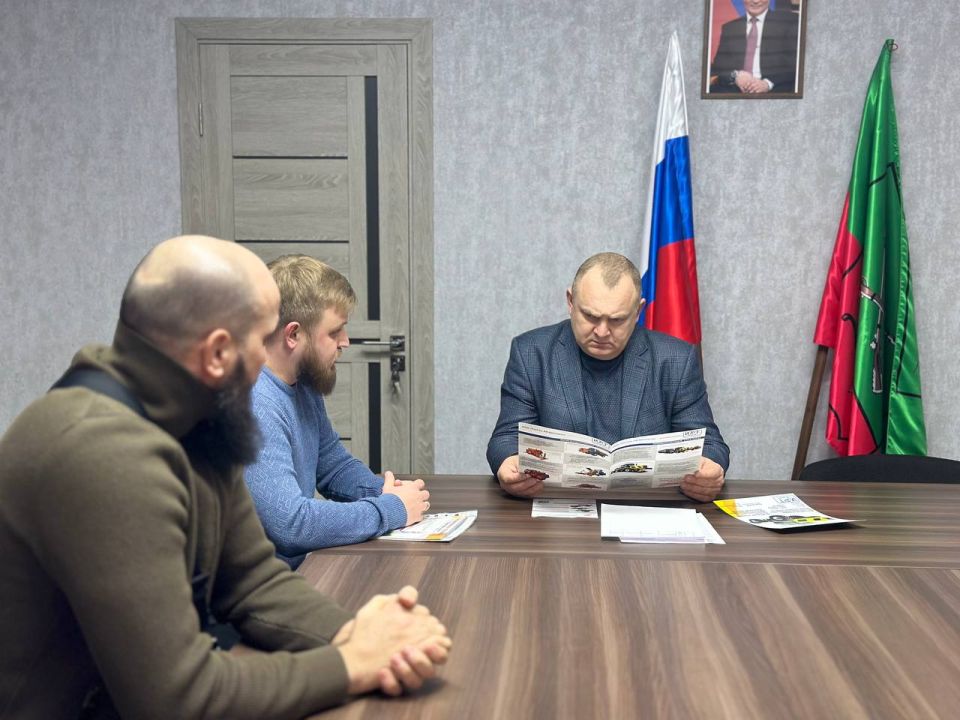 Глава Мелитопольского муниципального округа Дмитрий Сергеевич Чувашов провёл встречу с генеральным директором ООО «Мировые Технологии Строительства-Юг» Глава Мелитопольского муниципального округа Дмитрий Сергеевич Чувашов провёл встречу с генеральным директором ООО «Мировые Технологии Строительства-Юг»