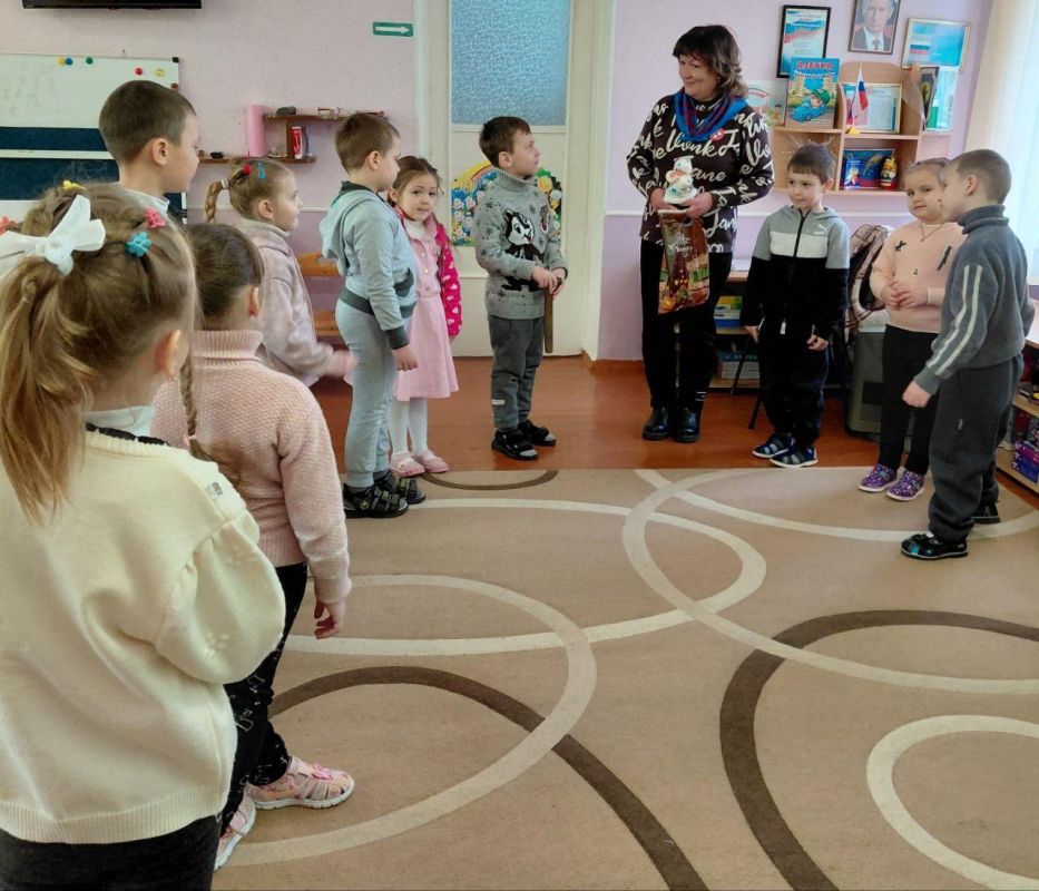 Кадровый центр знакомит дошкольников г. Днепрорудного с миром профессий Кадровый центр знакомит дошкольников г. Днепрорудного с миром профессий