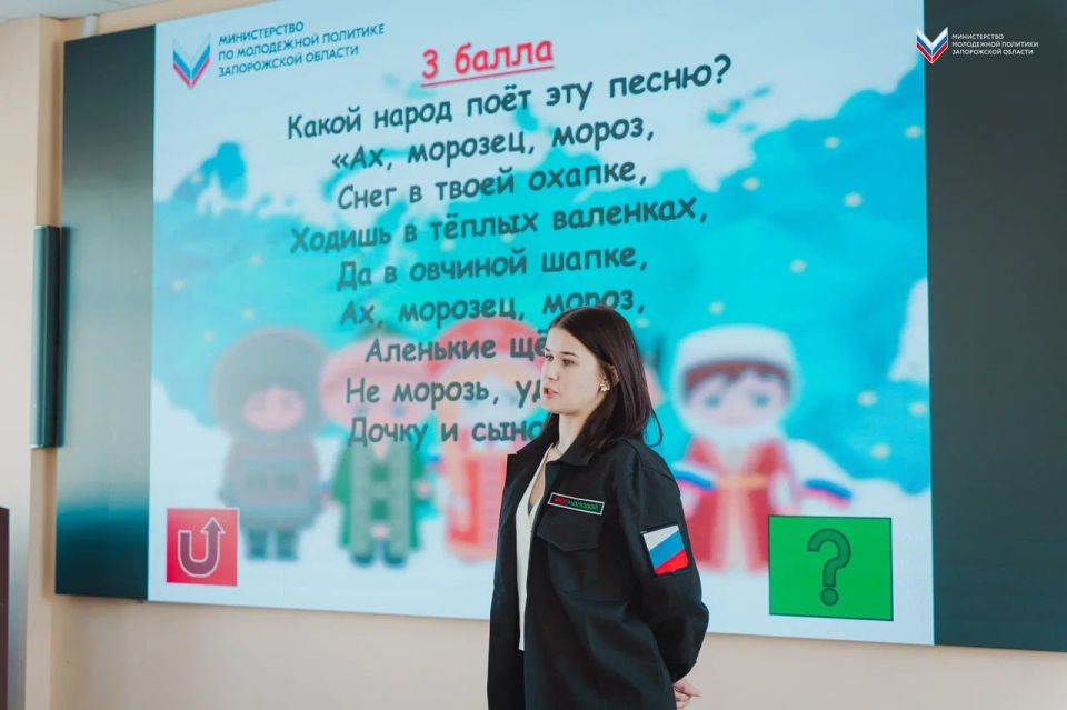 В Мелитополе прошёл открытый диалог с молодёжью «Единый народ — единая страна» В Мелитополе прошёл открытый диалог с молодёжью «Единый народ — единая страна»