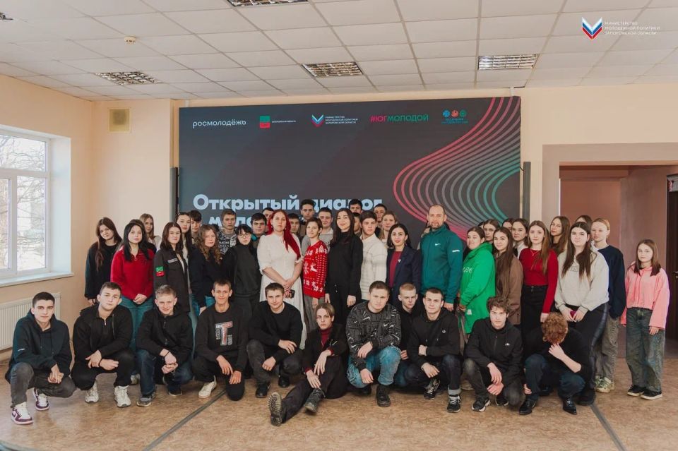 В Мелитополе прошёл открытый диалог с молодёжью «Единый народ — единая страна»