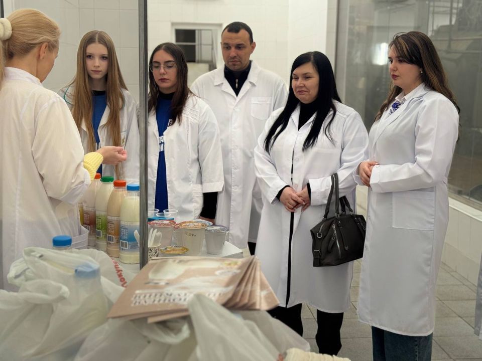 В Запорожской области активисты МГЕР посетили молокозавод для профессиональной ориентации В Запорожской области активисты МГЕР посетили молокозавод для профессиональной ориентации