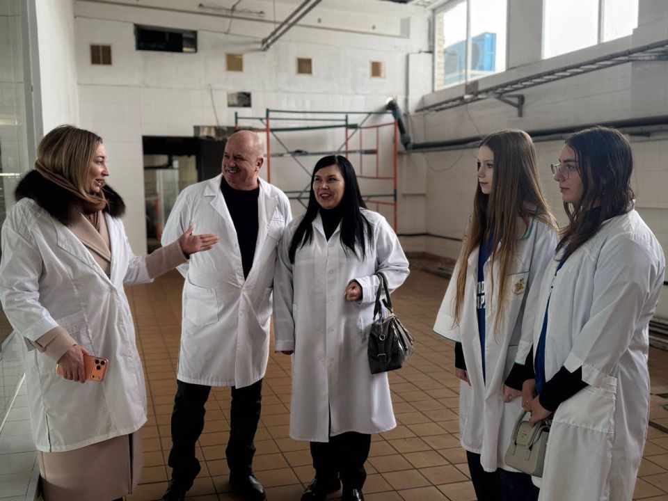 В Запорожской области активисты МГЕР посетили молокозавод для профессиональной ориентации В Запорожской области активисты МГЕР посетили молокозавод для профессиональной ориентации