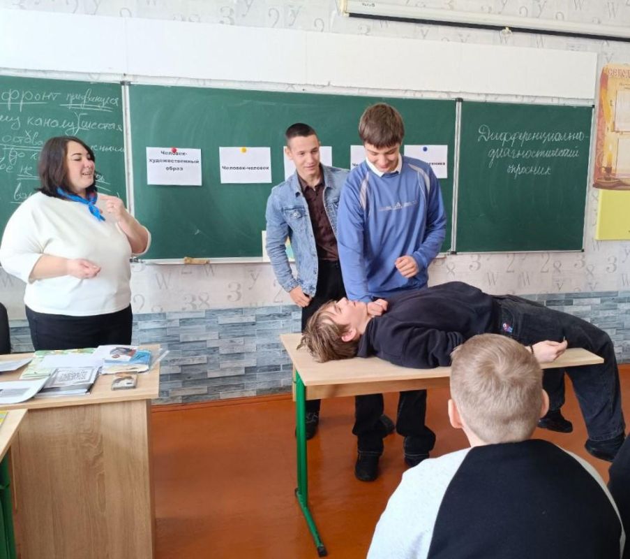 От игры к профессии: как Кадровый центр в Акимовке развивает профессиональный интерес у школьников От игры к профессии: как Кадровый центр в Акимовке развивает профессиональный интерес у школьников