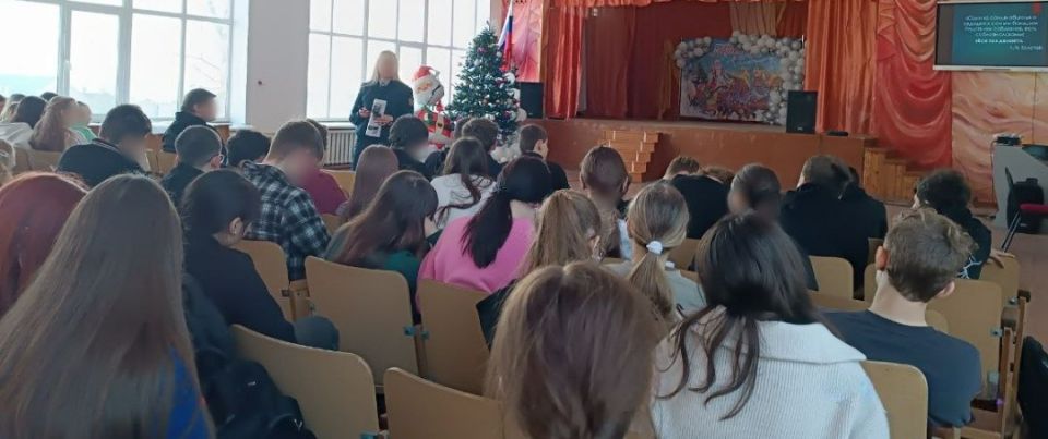 Начальник ОПО УИИ УФСИН России по Запорожской области провела интерактивный урок правовой грамотности для школьников