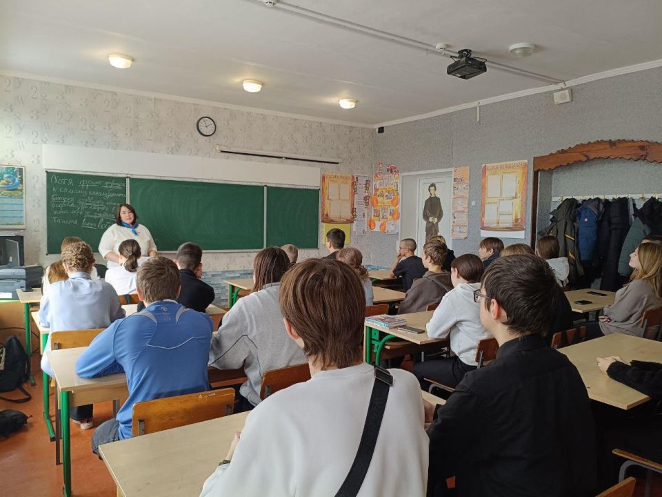 От игры к профессии: как Кадровый центр в Акимовке развивает профессиональный интерес у школьников От игры к профессии: как Кадровый центр в Акимовке развивает профессиональный интерес у школьников