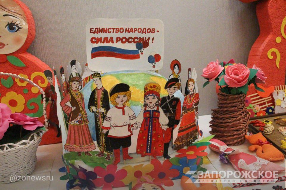 Мелитополь открыл Год единства народов России торжественным концертом Мелитополь открыл Год единства народов России торжественным концертом