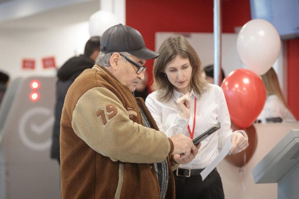 Руководитель Минцифры Запорожской области Григорий Прохватилов поздравил коллектив ГАУ ЗО «МФЦ» с двухлетием Руководитель Минцифры Запорожской области Григорий Прохватилов поздравил коллектив ГАУ ЗО «МФЦ» с двухлетием