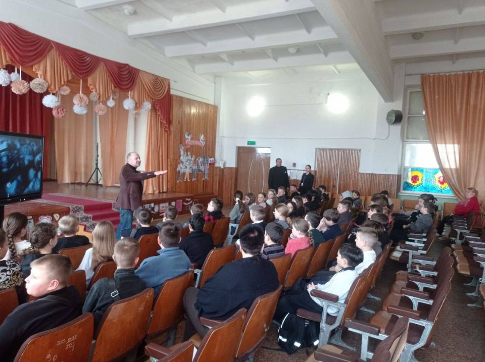 Безопасность прежде всего: беседа с молодёжью Безопасность прежде всего: беседа с молодёжью