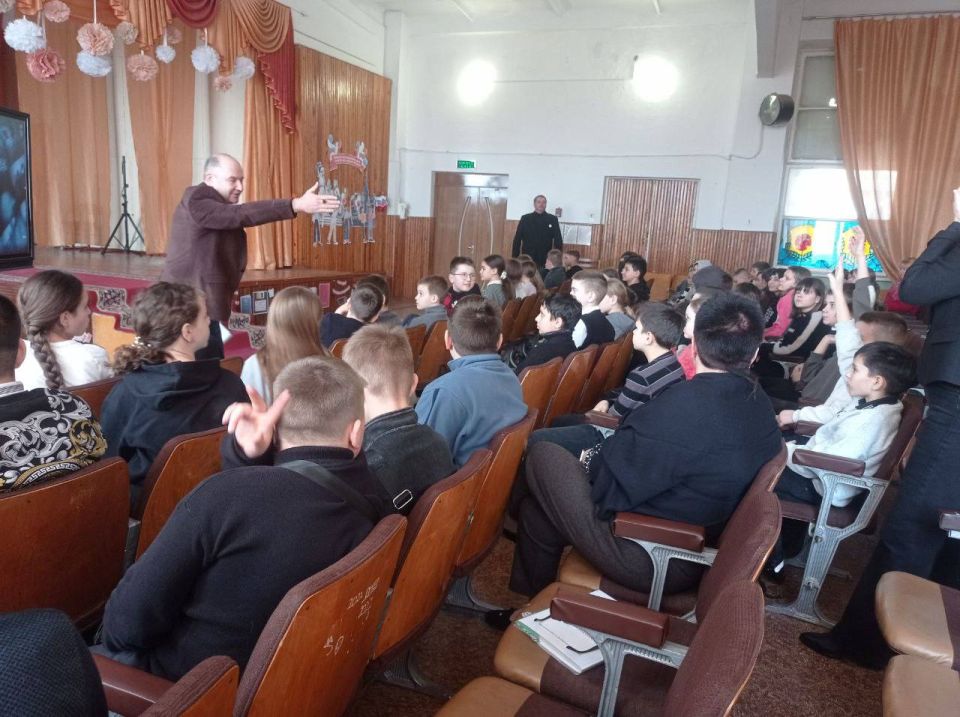 Безопасность прежде всего: беседа с молодёжью Безопасность прежде всего: беседа с молодёжью