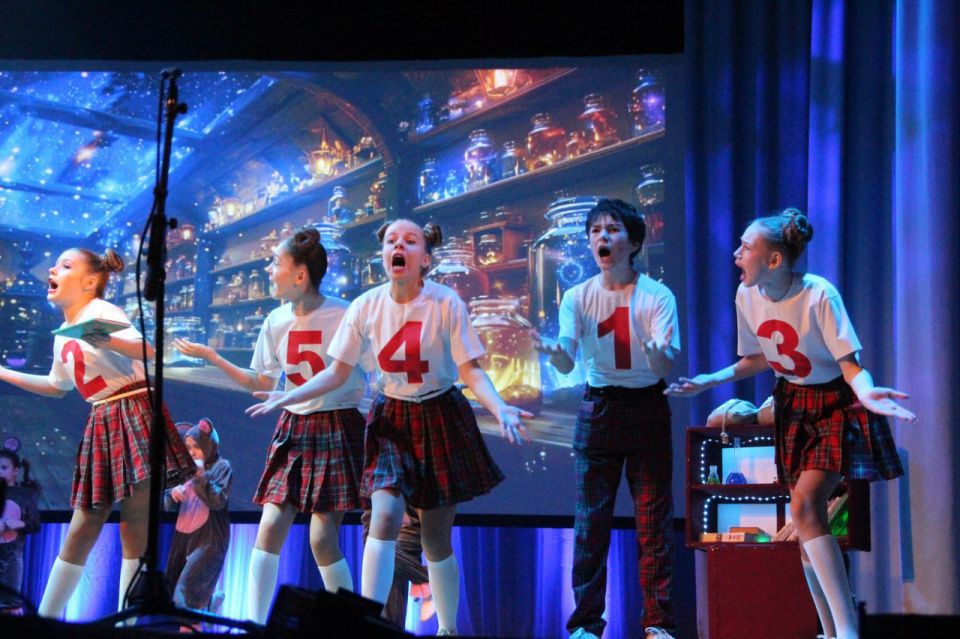 Детский спектакль «Формула пятерки» театральной студии «Серебро» состоялся в Областном центре искусств и народного творчества (ОЦИНТ) в Мелитополе Детский спектакль «Формула пятерки» театральной студии «Серебро» состоялся в Областном центре искусств и народного творчества (ОЦИНТ) в Мелитополе