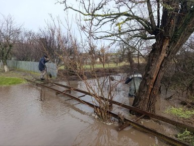 В селе Новгородковка проведены аварийные работы по отводу воды