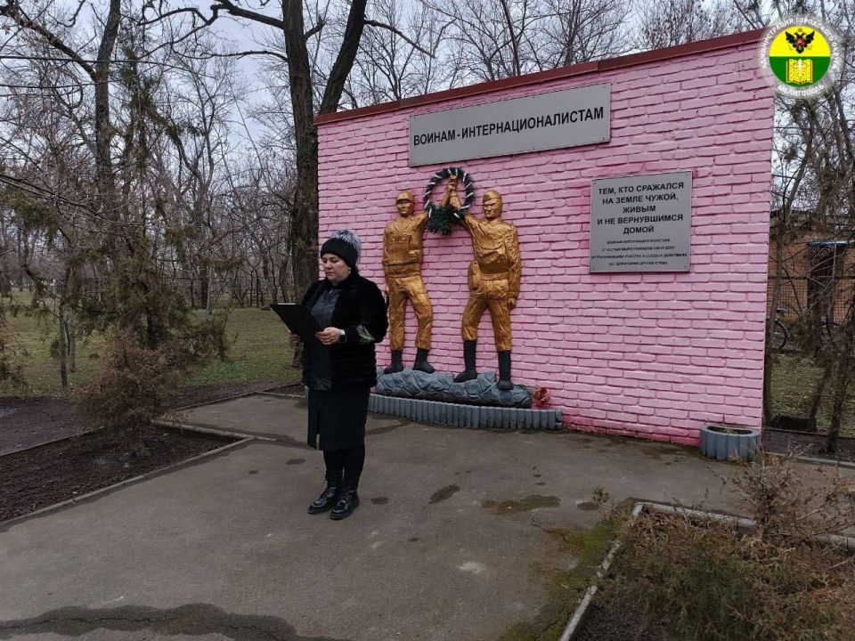 В Константиновке прошла церемония возложения цветов к памятнику Воинам-интернационалистам В Константиновке прошла церемония возложения цветов к памятнику Воинам-интернационалистам