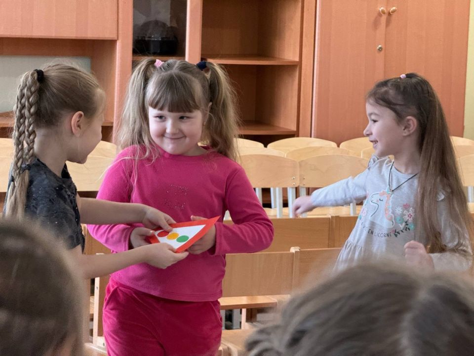 Сотрудники Госавтоинспекции города Мелитополя посещают самых юных участников дорожного движения Сотрудники Госавтоинспекции города Мелитополя посещают самых юных участников дорожного движения