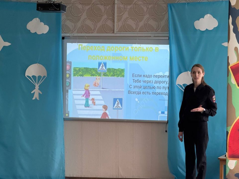 Сотрудники Госавтоинспекции города Мелитополя посещают самых юных участников дорожного движения Сотрудники Госавтоинспекции города Мелитополя посещают самых юных участников дорожного движения