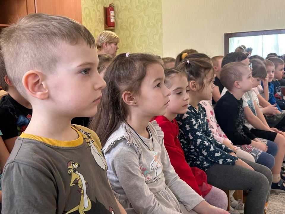 Сотрудники Госавтоинспекции города Мелитополя посещают самых юных участников дорожного движения Сотрудники Госавтоинспекции города Мелитополя посещают самых юных участников дорожного движения