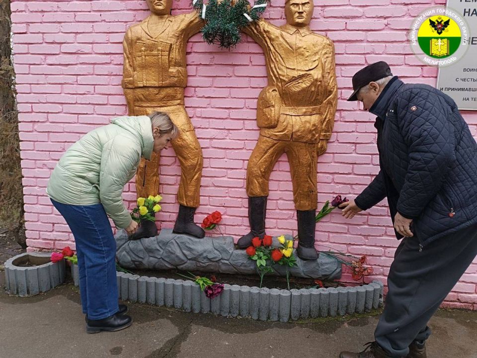 В Константиновке прошла церемония возложения цветов к памятнику Воинам-интернационалистам В Константиновке прошла церемония возложения цветов к памятнику Воинам-интернационалистам