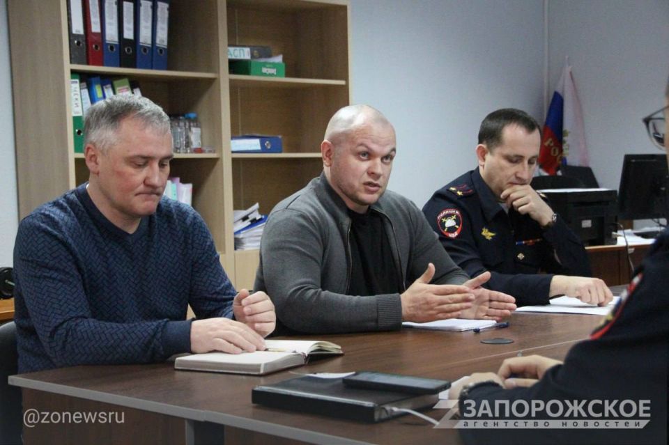 В Мелитополе обсудили регулирование перемещения эвакуированного транспорта В Мелитополе обсудили регулирование перемещения эвакуированного транспорта