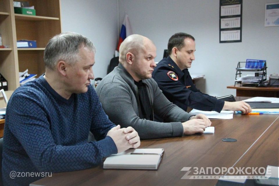 В Мелитополе обсудили регулирование перемещения эвакуированного транспорта В Мелитополе обсудили регулирование перемещения эвакуированного транспорта