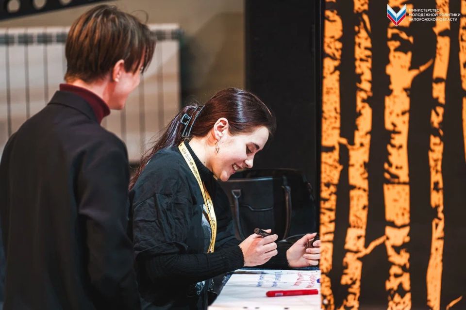 «Пройди метр в моих тапочках»: в Мелитополе завершился первый день проекта «Кадровая школа РСМ» «Пройди метр в моих тапочках»: в Мелитополе завершился первый день проекта «Кадровая школа РСМ»