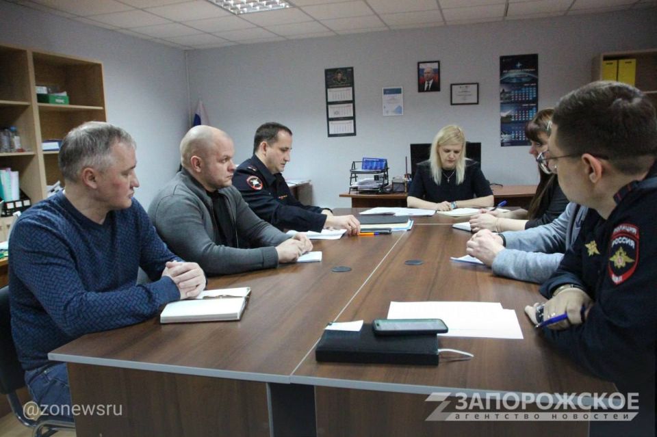 В Мелитополе обсудили регулирование перемещения эвакуированного транспорта В Мелитополе обсудили регулирование перемещения эвакуированного транспорта