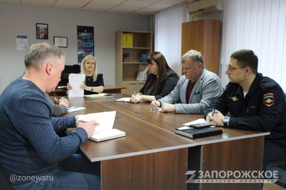 В Мелитополе обсудили регулирование перемещения эвакуированного транспорта В Мелитополе обсудили регулирование перемещения эвакуированного транспорта