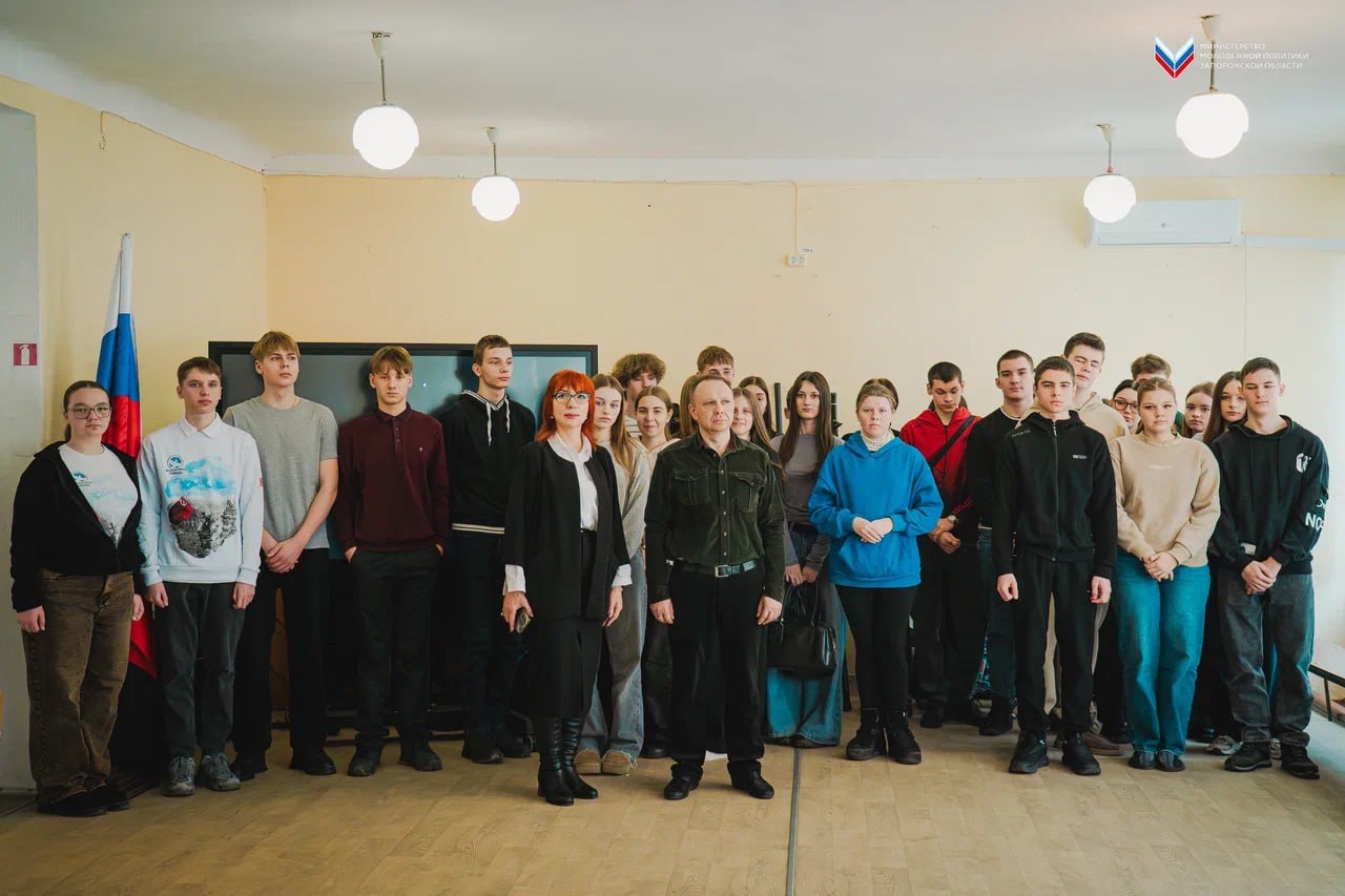 Показ видеоинтервью «СВОи. Разговоры с Героями» состоялся для школьников в Мелитополе