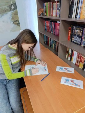 Ко Дню молодого избирателя в городской библиотеке им. В. Маяковского ГО Мелитополь при содействии председателя участковой избирательной комиссии №25 (ТИК №1) было организовано ознакомление будущих избирателей (посетителей...