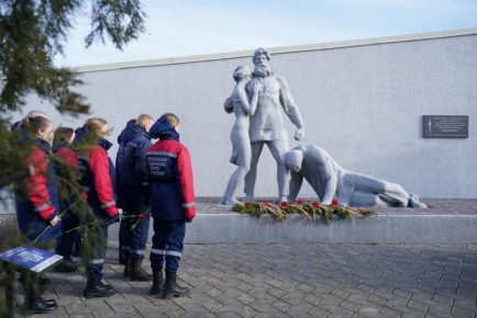 Добровольцы Запорожского РО ВСКС почтили память героев Великой Отечественной войны