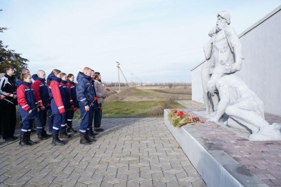 Добровольцы Запорожского РО ВСКС почтили память героев Великой Отечественной войны Добровольцы Запорожского РО ВСКС почтили память героев Великой Отечественной войны