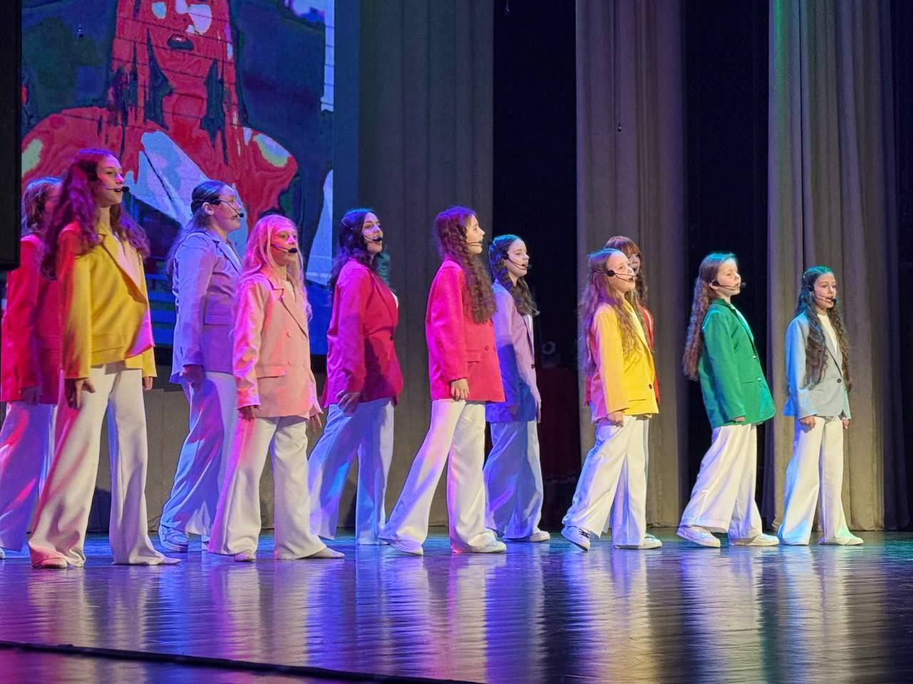 «Честь и слава защитникам!»: большой праздничный концерт в ДК Железнодорожников «Честь и слава защитникам!»: большой праздничный концерт в ДК Железнодорожников