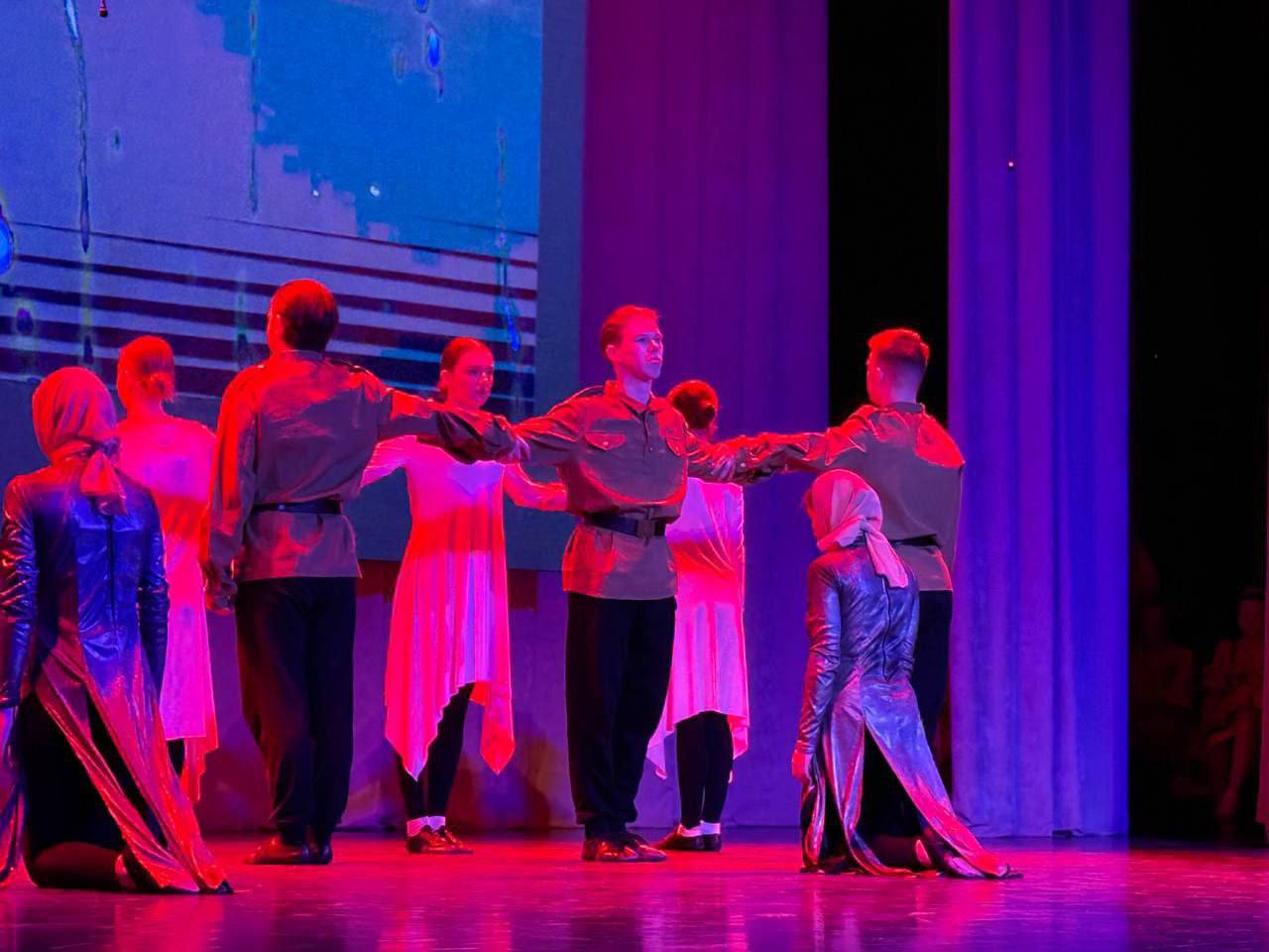 «Честь и слава защитникам!»: большой праздничный концерт в ДК Железнодорожников «Честь и слава защитникам!»: большой праздничный концерт в ДК Железнодорожников