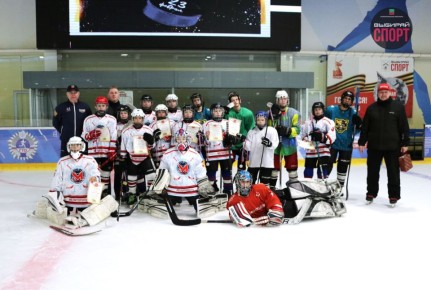 23 февраля в Мелитополе на базе Ледовой арены (СК "Южный") прошло яркое и запоминающееся комплексное физкультурное мероприятие, приуроченное к празднованию Дня защитника Отечества!