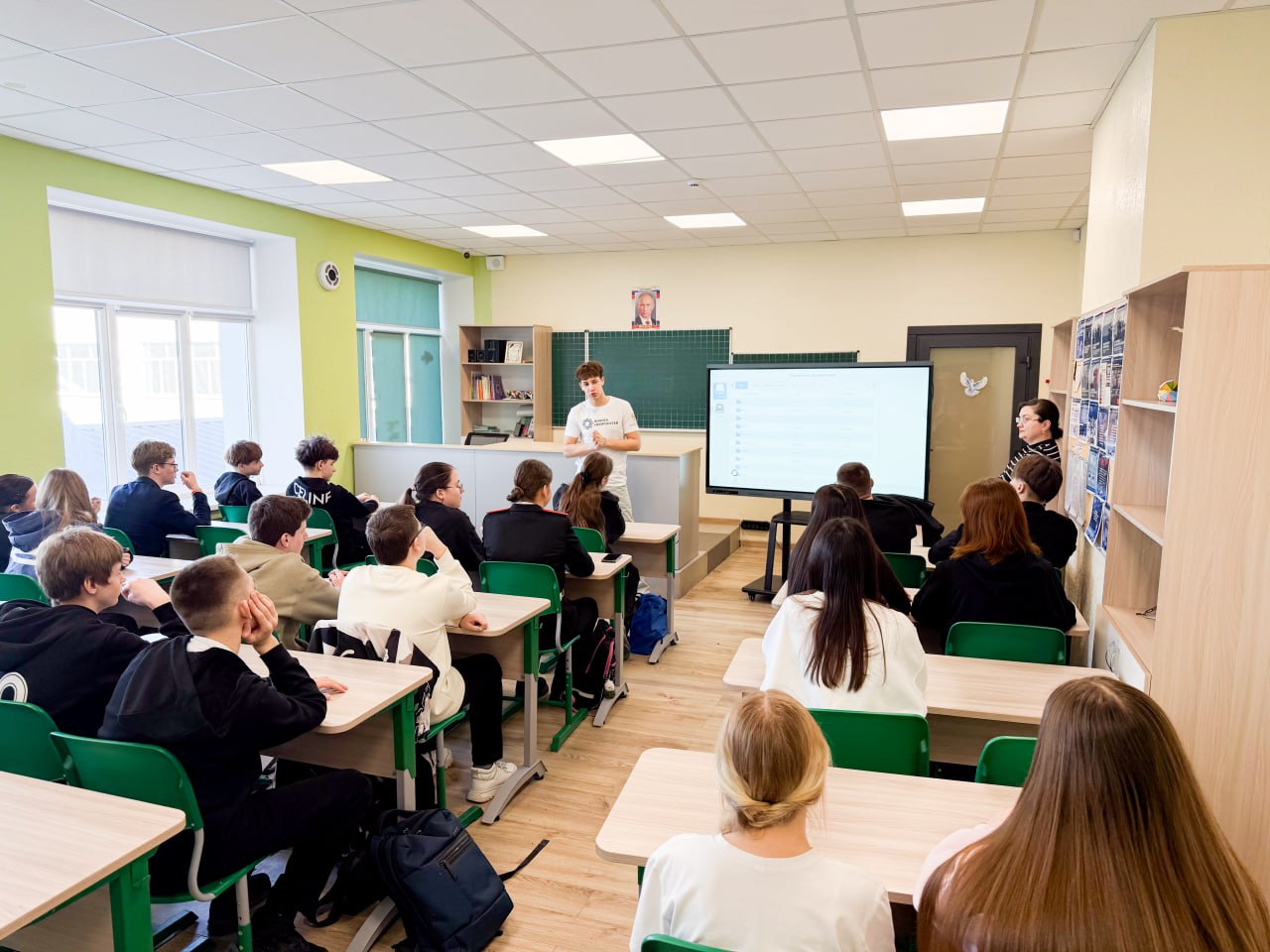 Презентация «Очной школы нейросетей» прошла для молодёжи Мелитополя Презентация «Очной школы нейросетей» прошла для молодёжи Мелитополя