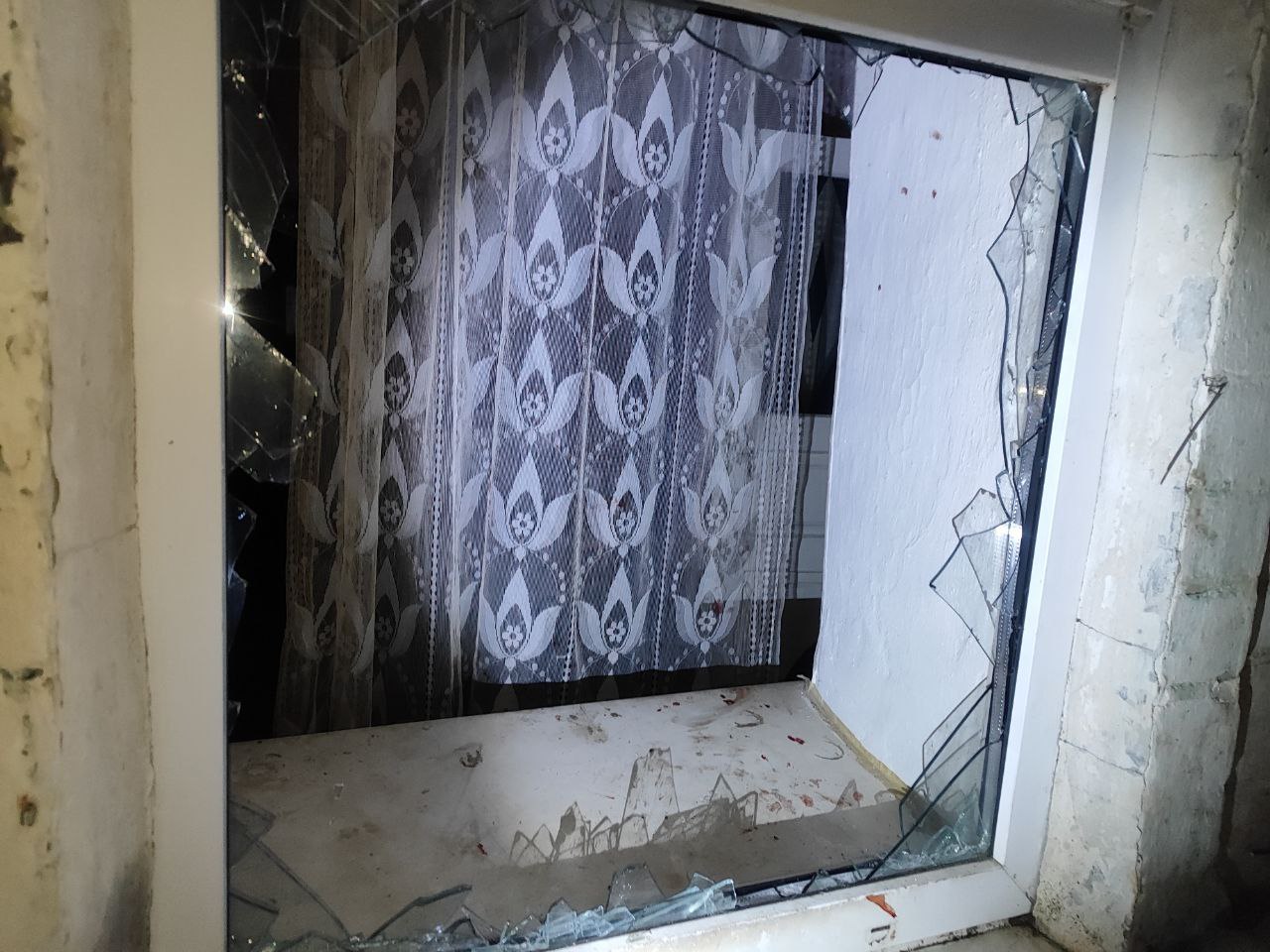 Разбил окно — но уйти с добычей не успел