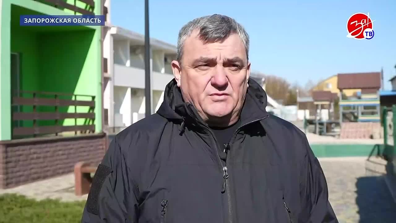 Пункт временного размещения, в котором располагаются жители освобождённых районов ДНР, посетил глава администрации городского округа Мелитополь Сергей Золотарёв